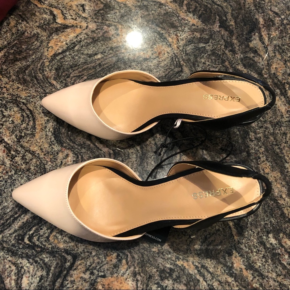 NWT Express 2” Nude and Black Closed Toe Shoes